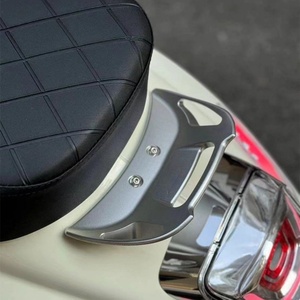 อุปกรณ์ตกแต่งรถมอเตอร์ไซค์, ปีกหลังอะลูมิเนียม CNC, เหมาะสำหรับ <span class=keywords><strong>Vespa</strong></span> <span class=keywords><strong>150</strong></span>/300 ปีกหลังดัดแปลงพร้อมแฮนด์จับ, ปลอกแฮนด์มอเตอร์ไซค์ - Product Image 2