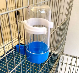 Bán buôn <span class=keywords><strong>Bird</strong></span> Feeder Parrot trung chuyển nước chim bồ câu starling chim ăn Dispenser trong suốt bát cho chim - Product Image 2