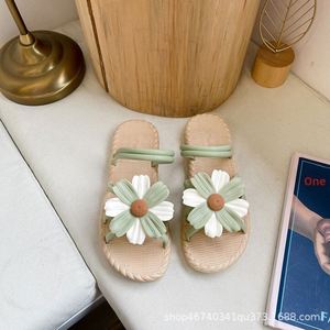Nouvelles sandales plates d'été 2026 pour femmes, avec décoration florale marguerite, sandales de plage décontractées à semelle souple, style bohème - Product Image 6