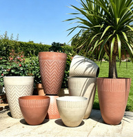 Jardinière en résine recyclée à l'aspect pierre embossée de style nordique, grande jardinière d'extérieur avec plateau en option pour la décoration du jardin