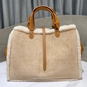 Luxury velvet chain bag, elegant style for women, perfect for both hand and <b>shoulder</b> use - Product Image 4