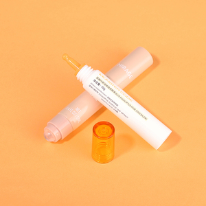 Brillo Labial de Punta Larga y Delgada de 10 ml, Color Blanco, en Tubo Exprimible con Aplicador Transparente - Product Image 6