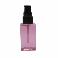 Vente d'usine Échantillon gratuit PETG 50g Huile essentielle cosmétique de luxe pour soin de la peau Bouteille en plastique en forme de rectangle avec pompe de traitement