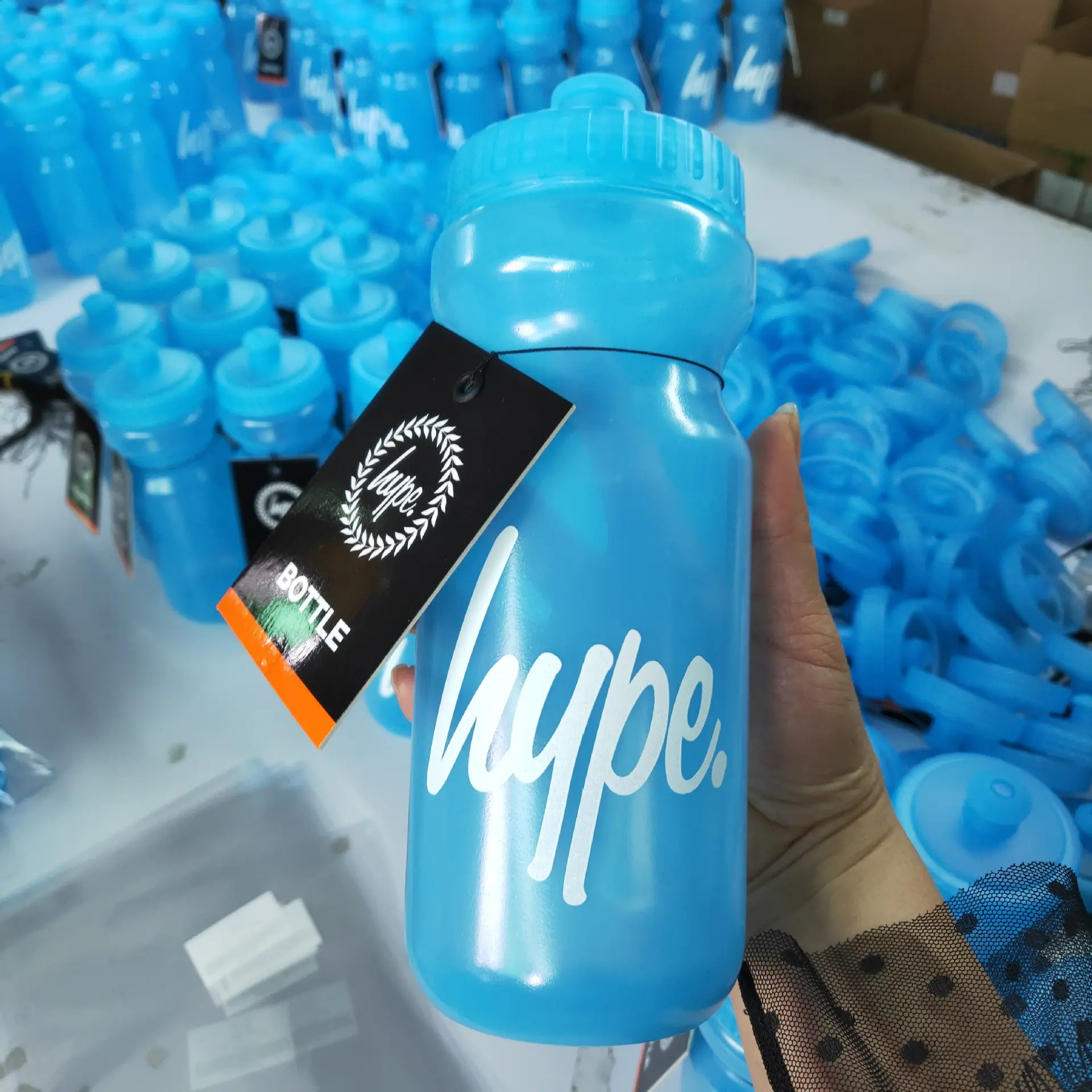 High Quality 720ml BPA-Free Squeeze Water Bottle for Biking Hiking Sport   Camping Custom Design   Logo Cycling Water Bottles