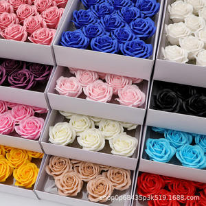 Flores de Jabón Aromatizadas con Aroma a Rosa Simulada de Cinco Capas, Portátiles, Lavables a Mano, en Caja de Regalo para Venta al por Mayor por Fabricantes - Product Image 1