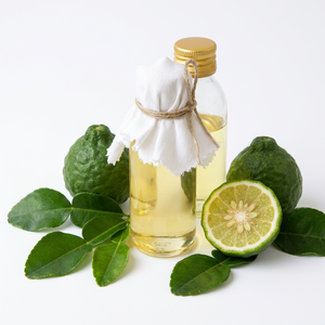 Fournisseur d'huile liquide d'extrait de peau de bergamote sauvage pure à 100% en fût/conteneur en verre en provenance d'Inde - Product Image 1