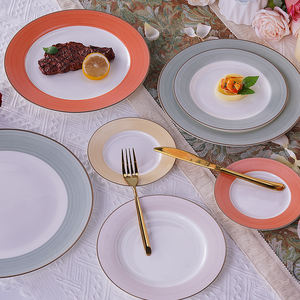 Jinying Ensemble <span class=keywords><strong>de</strong></span> vaisselle en céramique <span class=keywords><strong>de</strong></span> luxe Plats 4 pièces Ensemble <span class=keywords><strong>de</strong></span> <span class=keywords><strong>table</strong></span> à dîner ronde Assiette <span class=keywords><strong>de</strong></span> présentation Vaisselle à rebord vert or pour événement - Product Image 4