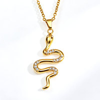 Collier pendentif tendance en acier inoxydable lisse en forme de serpent, joli bijou hypoallergénique, idéal pour le quotidien et les soirées