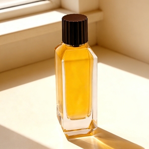 Delicado y lujoso frasco de perfume cuadrado alto de 100 ml, con atomizador y tapa, de diseño de alta calidad. - Product Image 2