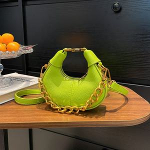 حقيبة يد صغيرة وشنطة كروس نسائية من البولي يوريثان بتصميم عصري وألوان الحلوى الرائجة لعام <span class=keywords><strong>2025</strong></span>، محفظة نقود لطيفة للفتيات مع سلسلة - Product Image 2