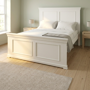 Cadre de lit King Size en pin Radiata et MDF - Design européen robuste en noir et blanc classique pour appartements et suites d'hôtel - Product Image 1