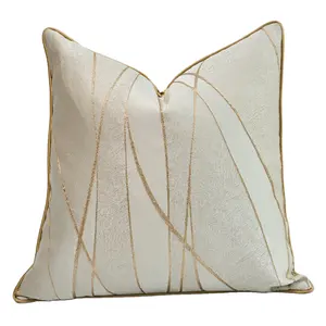 Sarung bantal Satin emas dekoratif, sarung bantal pola Vintage mewah dengan desain abstrak untuk tempat tidur atau sofa di dekorasi rumah
