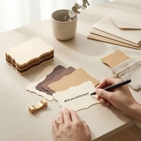 Carte vierge brunâtre à bords dentelés et estampage à chaud, personnalisable à la main, carte de vœux DIY, note de bénédiction minimaliste vintage en papier kraft