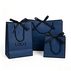 Bolsa de Regalo de Cartón Blanco de Lujo Resistente con Asa de Listón, Impresión Personalizada en Lámina Dorada para Joyería, Ropa, Zapatos, Tiendas Minoristas - Product Image 1