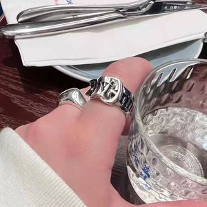 Anillo de hebilla de cinturón clásico para mujer Empress Dowager Vivienne, joyería de moda personalizada hecha a mano en plata - Product Image 4