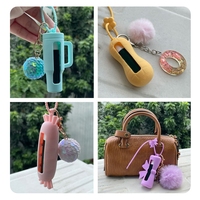Étui à rouge à lèvres en silicone antichute, support de baume à lèvres en forme de tasse avec sangle perlée, joli pendentif pour sac et téléphone