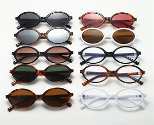 Popolari <span class=keywords><strong>Occhiali</strong></span> <span class=keywords><strong>da</strong></span> <span class=keywords><strong>Sole</strong></span> Vintage Letterari Leopardati Multicolore Disponibili in Fabbrica con Protezione UV400, Montatura Piccola Ovale di Design e Logo Personalizzato - Product Image 2