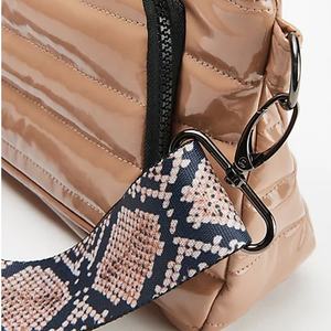 Женская сумка-слинг через плечо на молнии спереди - Product Image 5