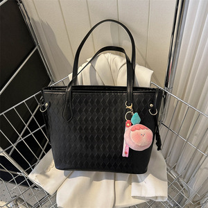 Sacs fourre-tout en PU de couleur unie pour femmes avec chaînes et doublure en coton, <span class=keywords><strong>sac</strong></span> messager de grande capacité avec fermeture éclair - Product Image 4