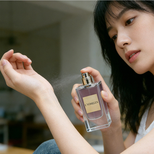 Perfume en Spray de Alta Calidad con Fórmula Floral y Vegetal, Aroma Amaderado y de Cuero de Larga Duración, Fragancia de Marca Privada - Product Image 4