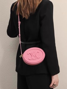 Bolsos Ovalados de PU Coloridos con Logotipo en Relieve, Diseño de Logotipo Único, Correa Ajustable, Grabado Icónico, Perfectos para Amantes de la Moda - Product Image 4