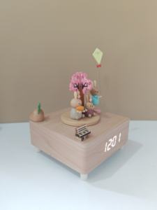 Regalo creativo del festival <span class=keywords><strong>Peter</strong></span> Rabbit Kite Flying Caja de música giratoria Despertador Caja de ocho tonos Juguete de madera para niños - Product Image 2
