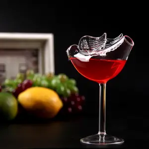 अद्वितीय पंख के साथ पक्षी के आकार का कॉकटेल ग्लास कप 150ml 5oz रचनात्मक बार ग्लास