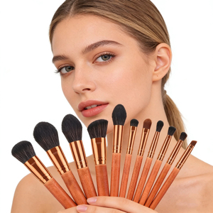 Ensemble de 12 pinceaux de maquillage en poils synthétiques faits à la main, manche en bois, logo personnalisé, sans cruauté, kit de pinceaux professionnels pour le visage - Product Image 2