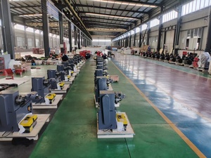 เครื่องกลึงแนวนอนแบบแมนนวล รับน้ำหนักได้ 200 กก. แกนหมุน BT40 สถานีเครื่องมือ 4 จุด 380V ความแม่นยำสูง รับน้ำหนักปานกลาง รุ่น C9335 รับประกัน 2 ปี - Product Image 5