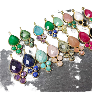 Pendentifs en forme de goutte plaqués or, style classique, avec sertissage clos de strass en cristal multicolore naturel, bijoux de guérison en gros - Product Image 3