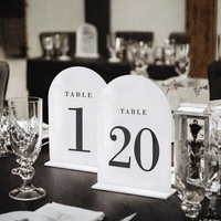 Numéros de table et marque-places de mariage modernes en acrylique dépoli imprimé UV, vente directe usine, personnalisables