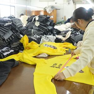 เสื้อยืดดีไซน์เนอร์ 100% ผ้าฝ้าย ทรงวินเทจ แขนยาว พิมพ์ลายดิจิทัล หนัก 300 กรัม ทรงโอเวอร์ไซส์ เป็นมิตรกับสิ่งแวดล้อม - Product Image 6