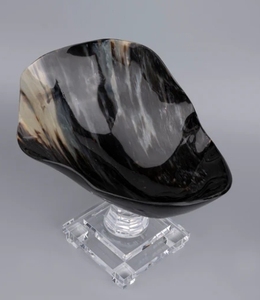 Cuenco de cuerno de búfalo natural en soporte acrílico, pieza decorativa, decoración del hogar, decoración de granja, perfecta para regalar - Product Image 3