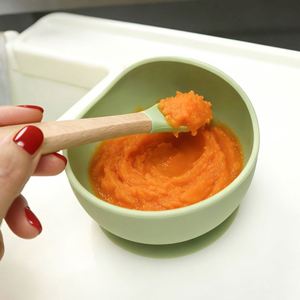 Plato de Alimentación para Bebés con Ventosa Redonda en Forma de Caracol, Antideslizante, de Grado Alimenticio, Diseño Minimalista, Color Verde Mapache - Product Image 2