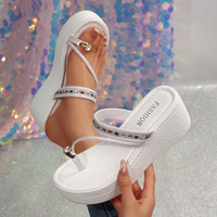 Sandales compensées d'été pour femmes à talon haut et semelle épaisse, ornées de strass, semelle extérieure en caoutchouc, style décontracté, nouvelle collection 2026