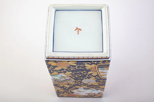 Jarrón Cuadrado de Porcelana Estilo Japonés Rinpa Ko-Imari para Arreglos Florales, Obra de Arte Vibrante Pintada a Mano, Regalo Artesanal de Madera P40 - Product Image 6