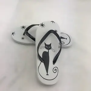 China melhor preço OEM casual sólido branco black cats impresso barato promocional flip flops dos homens com logotipo
