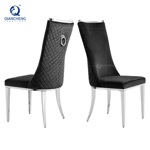 Sedie di Design Moderno e Lussuoso per Sala da Pranzo, Eleganti con Gambe in Acciaio Inox e Battente a Forma di Leone, Rivestimento in Velluto - Product Image 4