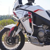 Tule pour Moto Morini 1200X-CAPE, coffres latéraux et coffre arrière en alliage d'aluminium à trois compartiments avec barres de protection en acier inoxydable - Voyage tout-terrain