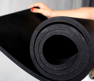 Alfombrilla de yoga caliente al por mayor de 10 mm, NBR 80-90% de celda cerrada, 20-23% de caucho, alta resiliencia, alta densidad, sin dejar rastro, resistente al desgaste, fácil de transportar - Product Image 6