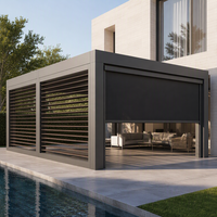 Pergola en aluminium de luxe série E avec persiennes latérales manuelles à effet bois et stores à enroulement motorisés intégrés