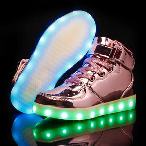 Chaussures de skateboard à éclairage LED pour filles et garçons baskets mode lampe de poche rose pour enfants chaussures de <span class=keywords><strong>basket</strong></span>-ball USB pour enfants - Product Image 1