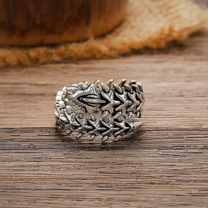 Хит продаж, Винтажное кольцо с черепом в форме многоножки - Product Image 1