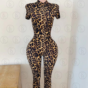 Completo <span class=keywords><strong>Donna</strong></span> Due Pezzi con Stampa <span class=keywords><strong>Leopardata</strong></span>, Logo Personalizzabile, <span class=keywords><strong>Maglia</strong></span> a Maniche Lunghe con Leggings al Ginocchio, Abbigliamento Femminile con Stampa Ghepardo - Product Image 6