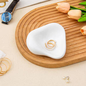 Plateau à bijoux en céramique Lavie, forme cœur, blanc, style nordique, en porcelaine, pour organiser les bijoux, idéal comme cadeau - Product Image 4