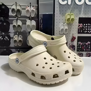 รองเท้าสวมแบบ Unisex พื้นนุ่ม ระบายอากาศได้ดี น้ำหนักเบา เหมาะสำหรับฤดูร้อน - Product Image 3