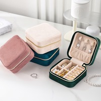 Reise-Schmucketui aus Plüsch-Samt, Kleine Schmuck-Reiseorganizer-Box zur Aufbewahrung von Ringen, Halsketten, Armbändern und Ohrringen