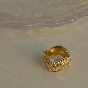 Anello da donna Dazan 2025 di tendenza, placcato oro 18k, in acciaio inossidabile, con zirconi incastonati a serpente ondulato, per San Valentino e feste - Product Image 4