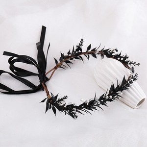 Serre-tête de mariée fait main style baroque rétro noir avec guirlande de cristaux, feuilles artificielles et rubans – Couronne de mariage - Product Image 4
