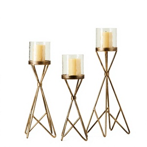 Décoration d'intérieur : Ensemble de 3 chandeliers géométriques en métal doré avec bougeoirs en verre transparent, centre de table pour fêtes de Noël - Product Image 1